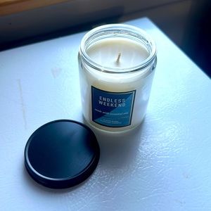 Bath and body single wick candle— ENDLESS WEEKEND